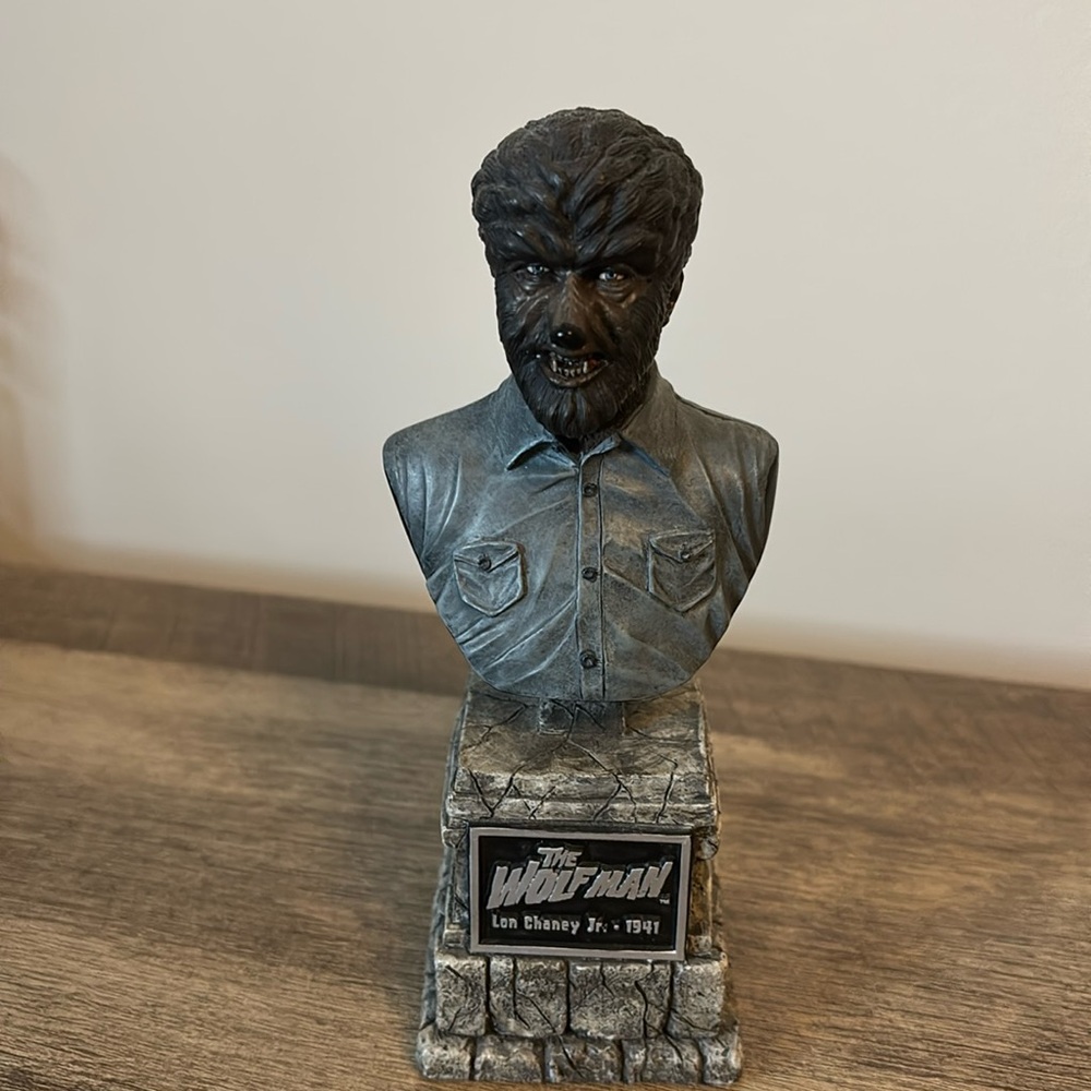 Wolfman mini exclusive statue
